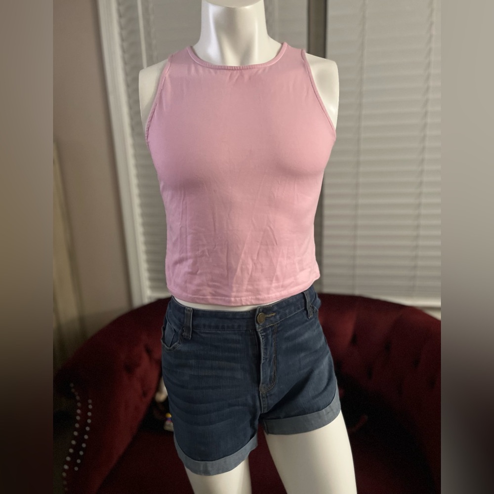 pink tank top